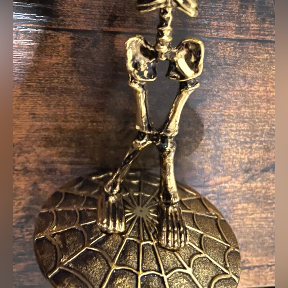 Set Of 2 Metal Skeleton Wine Glasses Gold Halloween  Spider Web New - Picture 4 of 4